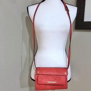 *STEVE MADDEN* Pink Front Snap Clasp Crossbody Bag